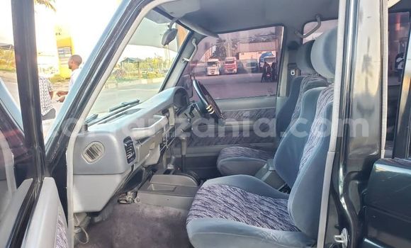 Nunua Ilio tumika Toyota Land Cruiser Nyeusi Gari ndani ya Dar es Salaam nchini Dar es Salaam Nunua Ilio tumika Toyota Land Cruiser Nyeusi Gari ndani ya Dar es Salaam nchini Dar es Salaam