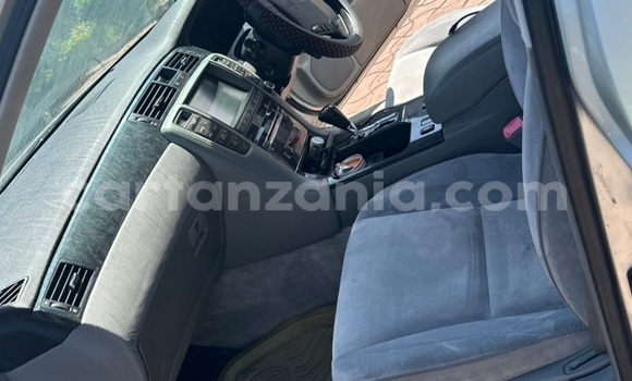 Buy Used Toyota Crown Silver Car in Dar es Salaam in Dar es Salaam Buy Used Toyota Crown Silver Car in Dar es Salaam in Dar es Salaam