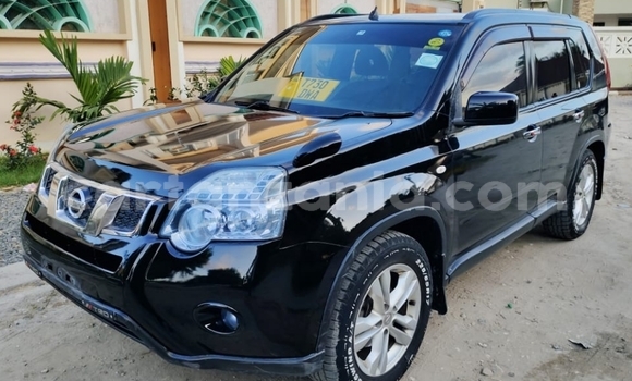 Nunua Ilio tumika Nissan X–Trail Nyeusi Gari ndani ya Dar es Salaam nchini Dar es Salaam