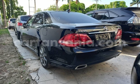 Nunua Imported Toyota Crown Nyeusi Gari ndani ya Dar es Salaam nchini Dar es Salaam Nunua Imported Toyota Crown Nyeusi Gari ndani ya Dar es Salaam nchini Dar es Salaam