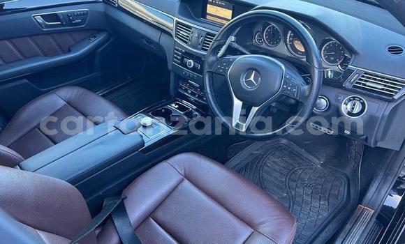 Nunua Imported Mercedes-Benz E-Classe Nyeusi Gari ndani ya Dar es Salaam nchini Dar es Salaam Nunua Imported Mercedes-Benz E-Classe Nyeusi Gari ndani ya Dar es Salaam nchini Dar es Salaam