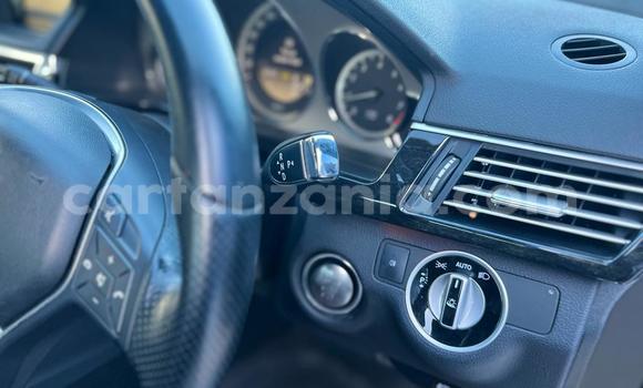 Nunua Imported Mercedes-Benz E-Classe Nyeusi Gari ndani ya Dar es Salaam nchini Dar es Salaam Nunua Imported Mercedes-Benz E-Classe Nyeusi Gari ndani ya Dar es Salaam nchini Dar es Salaam