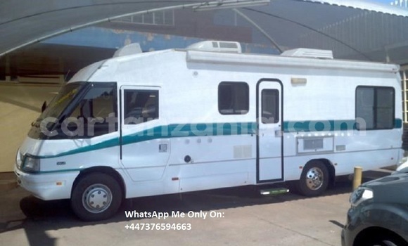 Nunua Ilio tumika Toyota Fortuner Bluu Gari ndani ya Dar es Salaam nchini Dar es Salaam