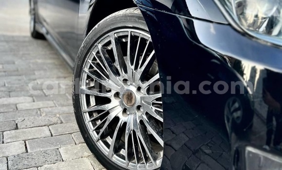 Nunua Imported Toyota Crown Nyeusi Gari ndani ya Dar es Salaam nchini Dar es Salaam Nunua Imported Toyota Crown Nyeusi Gari ndani ya Dar es Salaam nchini Dar es Salaam