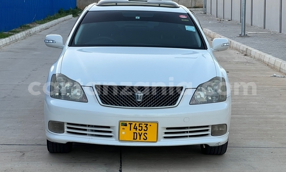 Buy Used Toyota Crown White Car in Dar es Salaam in Dar es Salaam Buy Used Toyota Crown White Car in Dar es Salaam in Dar es Salaam