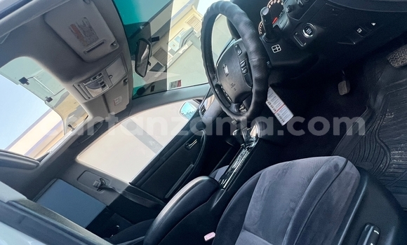 Buy Used Toyota Crown White Car in Dar es Salaam in Dar es Salaam Buy Used Toyota Crown White Car in Dar es Salaam in Dar es Salaam