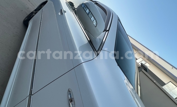 Buy Used Toyota Crown White Car in Dar es Salaam in Dar es Salaam Buy Used Toyota Crown White Car in Dar es Salaam in Dar es Salaam