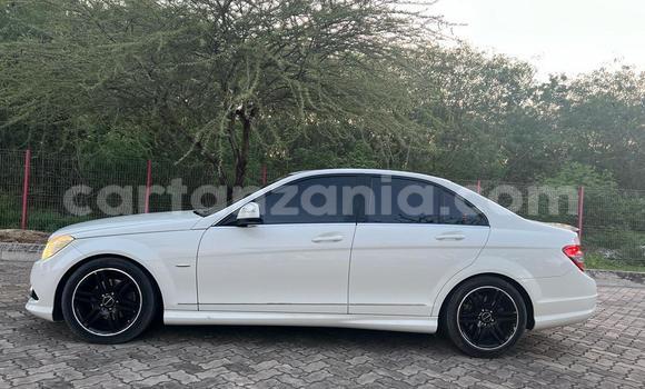 Nunua Imported Mercedes-Benz C-Classe Nyeupe Gari ndani ya Dar es Salaam nchini Dar es Salaam Nunua Imported Mercedes-Benz C-Classe Nyeupe Gari ndani ya Dar es Salaam nchini Dar es Salaam