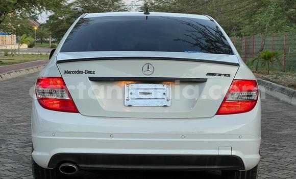 Nunua Imported Mercedes-Benz C-Classe Nyeupe Gari ndani ya Dar es Salaam nchini Dar es Salaam Nunua Imported Mercedes-Benz C-Classe Nyeupe Gari ndani ya Dar es Salaam nchini Dar es Salaam