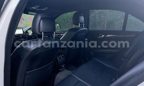 Nunua Imported Mercedes-Benz C-Classe Nyeupe Gari ndani ya Dar es Salaam nchini Dar es Salaam Nunua Imported Mercedes-Benz C-Classe Nyeupe Gari ndani ya Dar es Salaam nchini Dar es Salaam