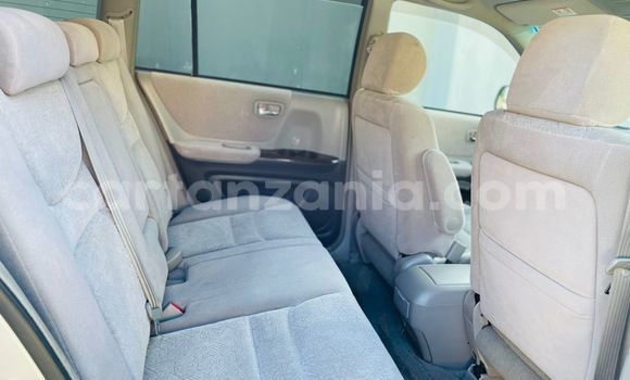 Buy Import Toyota Kluger Silver Car in Dar es Salaam in Dar es Salaam Buy Import Toyota Kluger Silver Car in Dar es Salaam in Dar es Salaam