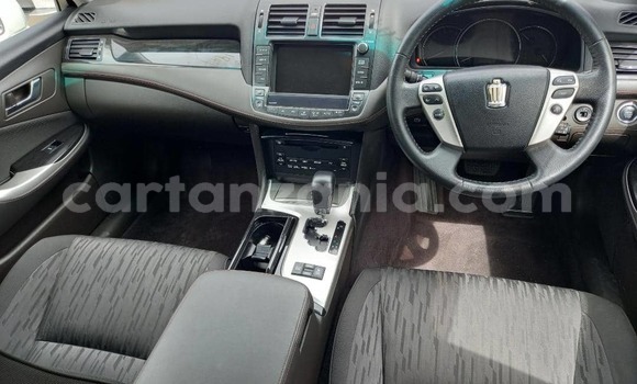 Buy Used Toyota Crown White Car in Dar es Salaam in Dar es Salaam Buy Used Toyota Crown White Car in Dar es Salaam in Dar es Salaam