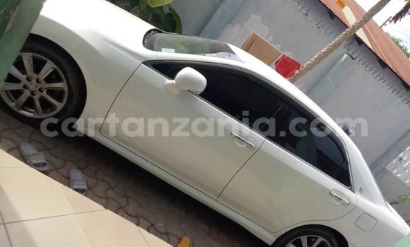 Buy Used Toyota Crown White Car in Dar es Salaam in Dar es Salaam Buy Used Toyota Crown White Car in Dar es Salaam in Dar es Salaam