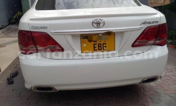 Buy Used Toyota Crown White Car in Dar es Salaam in Dar es Salaam Buy Used Toyota Crown White Car in Dar es Salaam in Dar es Salaam