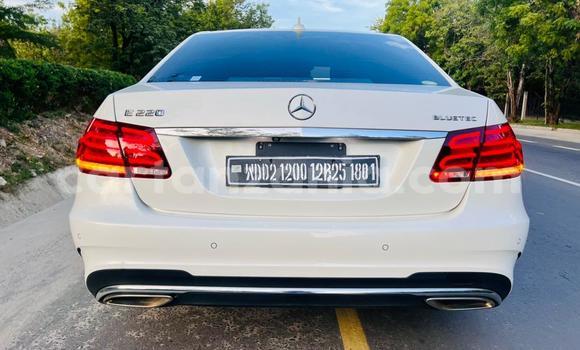 Nunua Imported MercedesâBenz EâClass Nyeupe Gari ndani ya Dar es Salaam nchini Dar es Salaam Nunua Imported MercedesâBenz EâClass Nyeupe Gari ndani ya Dar es Salaam nchini Dar es Salaam