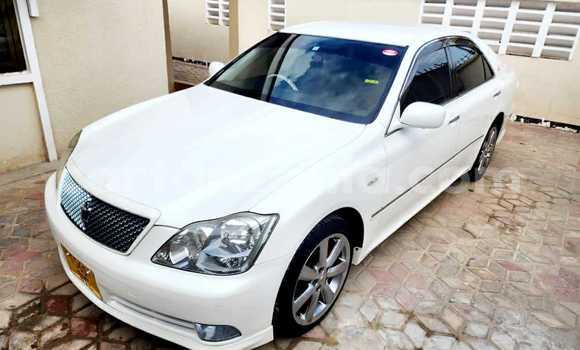 Nunua Ilio tumika Toyota Crown Nyeupe Gari ndani ya Dar es Salaam nchini Dar es Salaam Nunua Ilio tumika Toyota Crown Nyeupe Gari ndani ya Dar es Salaam nchini Dar es Salaam