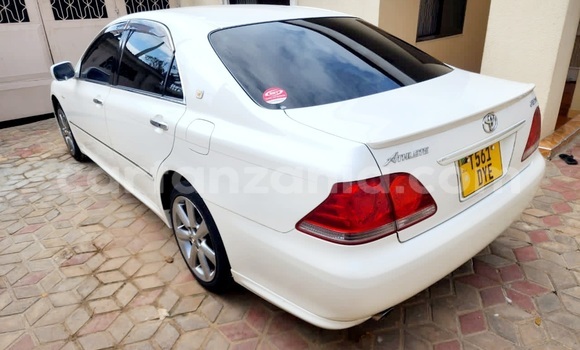 Nunua Ilio tumika Toyota Crown Nyeupe Gari ndani ya Dar es Salaam nchini Dar es Salaam Nunua Ilio tumika Toyota Crown Nyeupe Gari ndani ya Dar es Salaam nchini Dar es Salaam