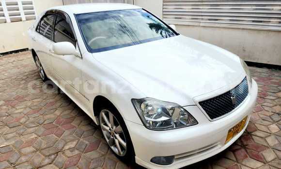 Nunua Ilio tumika Toyota Crown Nyeupe Gari ndani ya Dar es Salaam nchini Dar es Salaam Nunua Ilio tumika Toyota Crown Nyeupe Gari ndani ya Dar es Salaam nchini Dar es Salaam