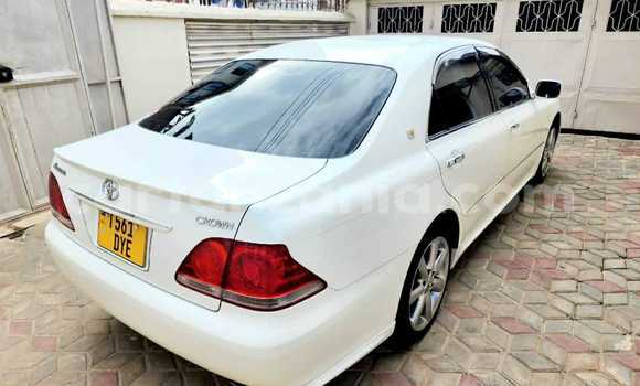 Nunua Ilio tumika Toyota Crown Nyeupe Gari ndani ya Dar es Salaam nchini Dar es Salaam Nunua Ilio tumika Toyota Crown Nyeupe Gari ndani ya Dar es Salaam nchini Dar es Salaam