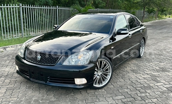 Nunua Imported Toyota Crown Nyeusi Gari ndani ya Dar es Salaam nchini Dar es Salaam