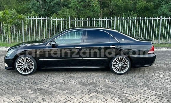 Nunua Imported Toyota Crown Nyeusi Gari ndani ya Dar es Salaam nchini Dar es Salaam Nunua Imported Toyota Crown Nyeusi Gari ndani ya Dar es Salaam nchini Dar es Salaam