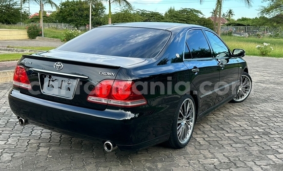 Nunua Imported Toyota Crown Nyeusi Gari ndani ya Dar es Salaam nchini Dar es Salaam Nunua Imported Toyota Crown Nyeusi Gari ndani ya Dar es Salaam nchini Dar es Salaam