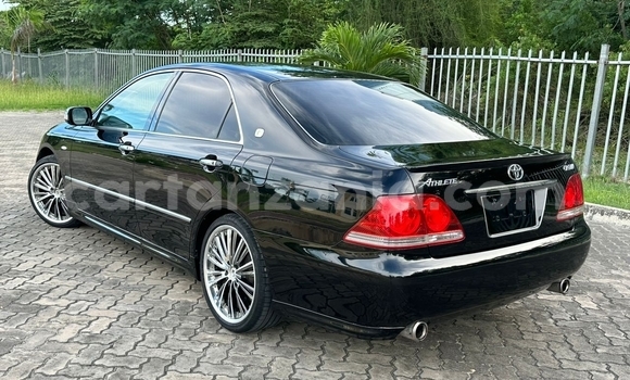 Nunua Imported Toyota Crown Nyeusi Gari ndani ya Dar es Salaam nchini Dar es Salaam Nunua Imported Toyota Crown Nyeusi Gari ndani ya Dar es Salaam nchini Dar es Salaam