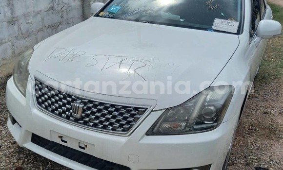 Buy Import Toyota Crown White Car in Dar es Salaam in Dar es Salaam
