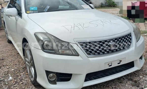 Buy Import Toyota Crown White Car in Dar es Salaam in Dar es Salaam Buy Import Toyota Crown White Car in Dar es Salaam in Dar es Salaam