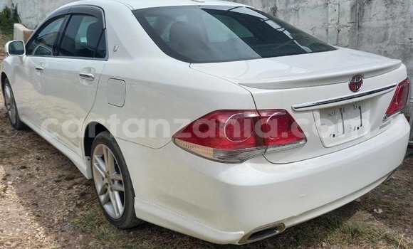 Buy Import Toyota Crown White Car in Dar es Salaam in Dar es Salaam Buy Import Toyota Crown White Car in Dar es Salaam in Dar es Salaam