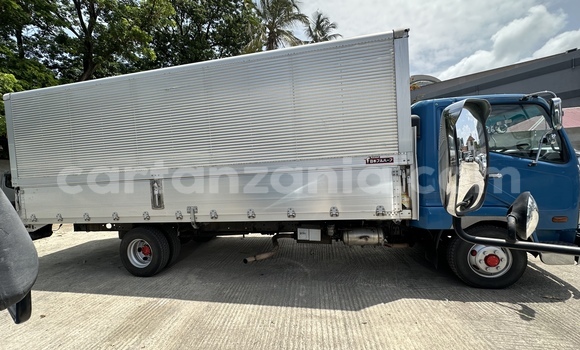 Nunua Imported Mitsubishi Fuso Fighter Bluu Lori ndani ya Dar es Salaam nchini Dar es Salaam Nunua Imported Mitsubishi Fuso Fighter Bluu Lori ndani ya Dar es Salaam nchini Dar es Salaam