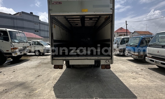 Nunua Imported Mitsubishi Fuso Fighter Bluu Lori ndani ya Dar es Salaam nchini Dar es Salaam Nunua Imported Mitsubishi Fuso Fighter Bluu Lori ndani ya Dar es Salaam nchini Dar es Salaam