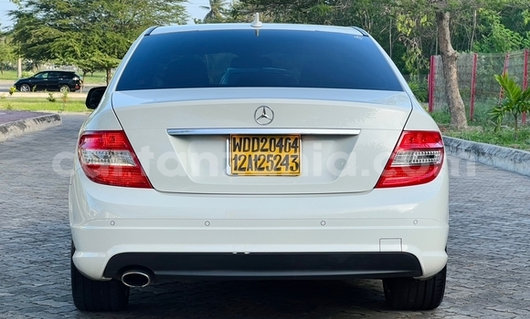 Nunua Imported Mercedes‒Benz C–Class Nyeupe Gari ndani ya Dar es Salaam nchini Dar es Salaam Nunua Imported Mercedes‒Benz C–Class Nyeupe Gari ndani ya Dar es Salaam nchini Dar es Salaam