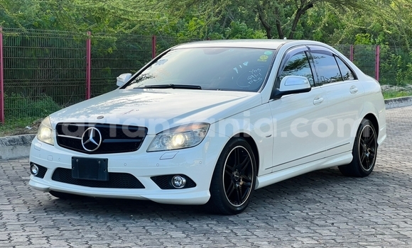 Nunua Imported Mercedes‒Benz C–Class Nyeupe Gari ndani ya Dar es Salaam nchini Dar es Salaam Nunua Imported Mercedes‒Benz C–Class Nyeupe Gari ndani ya Dar es Salaam nchini Dar es Salaam