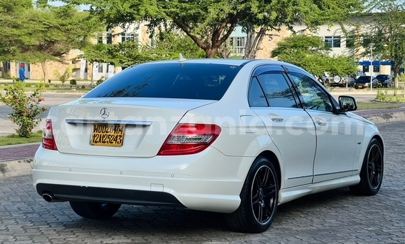 Nunua Imported Mercedes‒Benz C–Class Nyeupe Gari ndani ya Dar es Salaam nchini Dar es Salaam Nunua Imported Mercedes‒Benz C–Class Nyeupe Gari ndani ya Dar es Salaam nchini Dar es Salaam