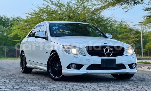 Nunua Imported Mercedes‒Benz C–Class Nyeupe Gari ndani ya Dar es Salaam nchini Dar es Salaam Nunua Imported Mercedes‒Benz C–Class Nyeupe Gari ndani ya Dar es Salaam nchini Dar es Salaam