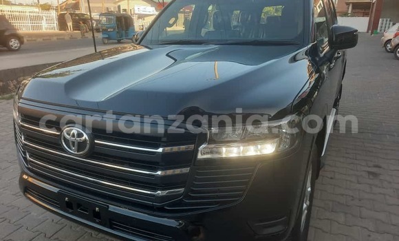 Nunua Imported Toyota Land Cruiser Nyeusi Gari ndani ya Dar es Salaam nchini Dar es Salaam