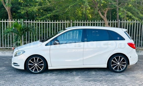 Nunua Imported Mercedes‒Benz B-klasse Nyeupe Gari ndani ya Dar es Salaam nchini Dar es Salaam Nunua Imported Mercedes‒Benz B-klasse Nyeupe Gari ndani ya Dar es Salaam nchini Dar es Salaam