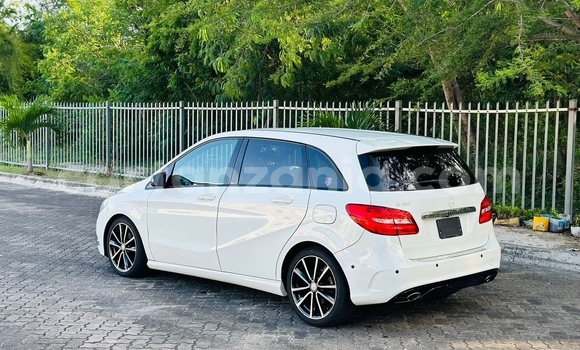 Nunua Imported Mercedes‒Benz B-klasse Nyeupe Gari ndani ya Dar es Salaam nchini Dar es Salaam Nunua Imported Mercedes‒Benz B-klasse Nyeupe Gari ndani ya Dar es Salaam nchini Dar es Salaam
