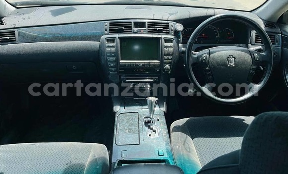 Nunua Imported Toyota Crown Nyeusi Gari ndani ya Dar es Salaam nchini Dar es Salaam Nunua Imported Toyota Crown Nyeusi Gari ndani ya Dar es Salaam nchini Dar es Salaam