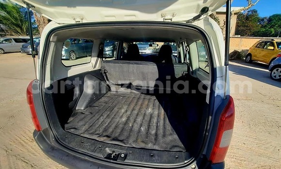 Buy Used Toyota Probox White Car in Dar es Salaam in Dar es Salaam Buy Used Toyota Probox White Car in Dar es Salaam in Dar es Salaam