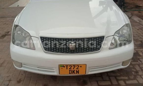 Buy Used Toyota Crown White Car in Dar es Salaam in Dar es Salaam