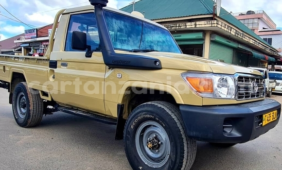 Buy Used Toyota Land Cruiser Beige Car in Dar es Salaam in Dar es Salaam Buy Used Toyota Land Cruiser Beige Car in Dar es Salaam in Dar es Salaam
