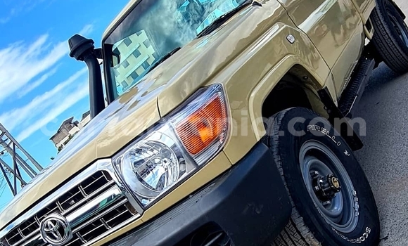 Buy Used Toyota Land Cruiser Beige Car in Dar es Salaam in Dar es Salaam Buy Used Toyota Land Cruiser Beige Car in Dar es Salaam in Dar es Salaam