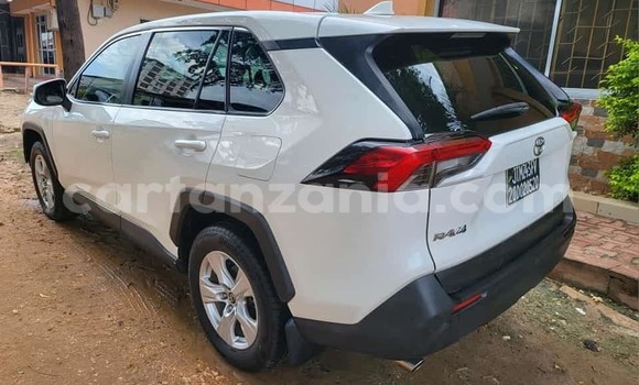 Buy Used Toyota RAV4 White Car in Dar es Salaam in Dar es Salaam Buy Used Toyota RAV4 White Car in Dar es Salaam in Dar es Salaam