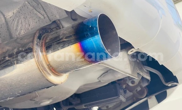 Nunua Ilio tumika Subaru Forester Nyeupe Gari ndani ya Dar es Salaam nchini Dar es Salaam Nunua Ilio tumika Subaru Forester Nyeupe Gari ndani ya Dar es Salaam nchini Dar es Salaam