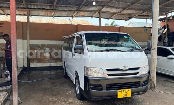 Buy Used Toyota Hiace White Car in Dar es Salaam in Dar es Salaam Buy Used Toyota Hiace White Car in Dar es Salaam in Dar es Salaam