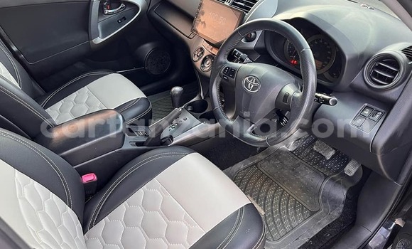 Nunua Ilio tumika Toyota Vanguard Nyeusi Gari ndani ya Dar es Salaam nchini Dar es Salaam Nunua Ilio tumika Toyota Vanguard Nyeusi Gari ndani ya Dar es Salaam nchini Dar es Salaam