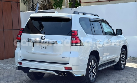 Nunua Imported Toyota Land Cruiser Prado Nyeupe Gari ndani ya Dar es Salaam nchini Dar es Salaam Nunua Imported Toyota Land Cruiser Prado Nyeupe Gari ndani ya Dar es Salaam nchini Dar es Salaam