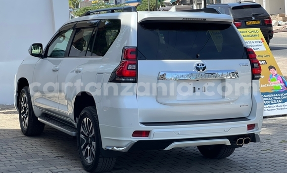 Nunua Imported Toyota Land Cruiser Prado Nyeupe Gari ndani ya Dar es Salaam nchini Dar es Salaam Nunua Imported Toyota Land Cruiser Prado Nyeupe Gari ndani ya Dar es Salaam nchini Dar es Salaam